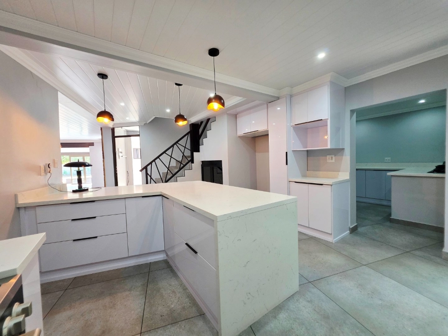 5 Bedroom Property for Sale in Langenhovenpark Free State